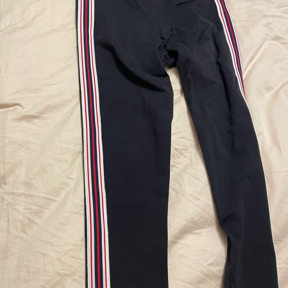 Aritzia leggings. Only worn few times - Picture 1 of 3